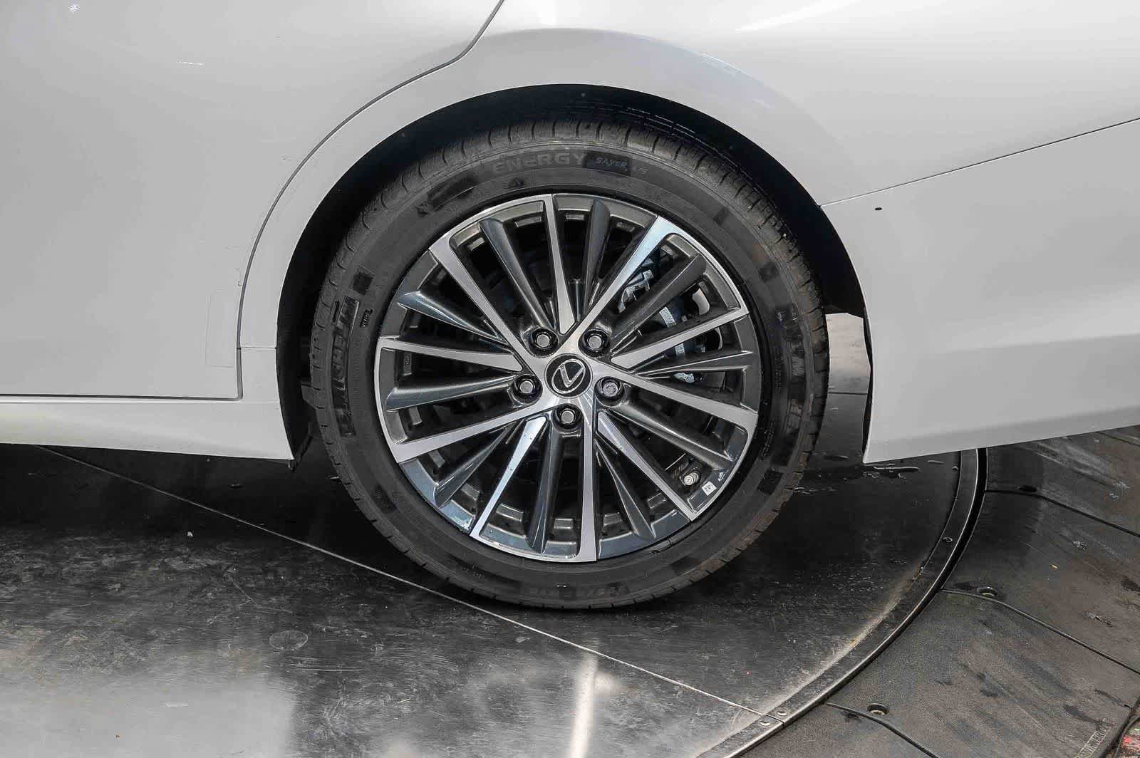 Certified 2025 Lexus ES 300h w/ Premium Package FWD image 10