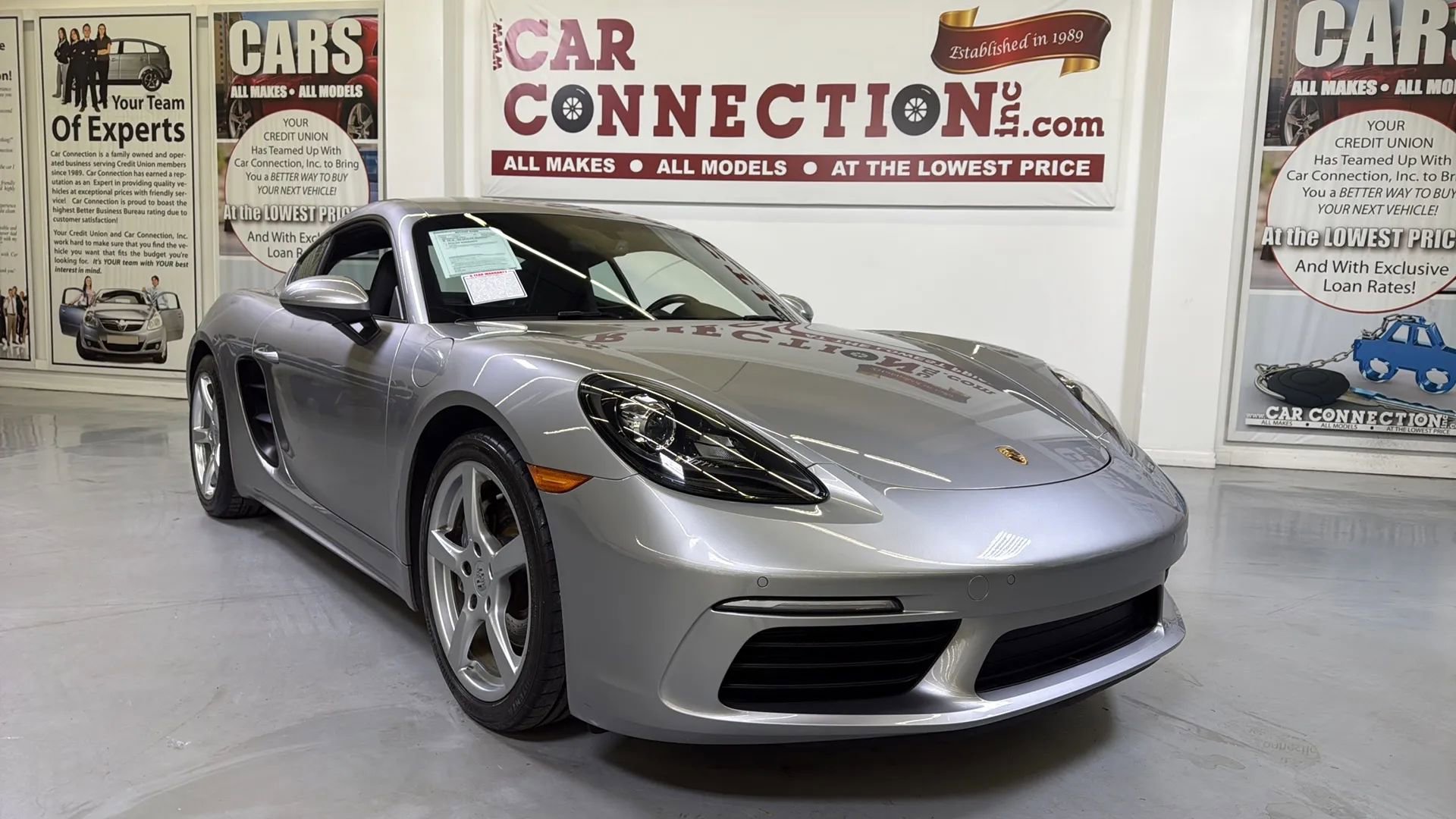 Used 2018 Porsche 718 Cayman image 2