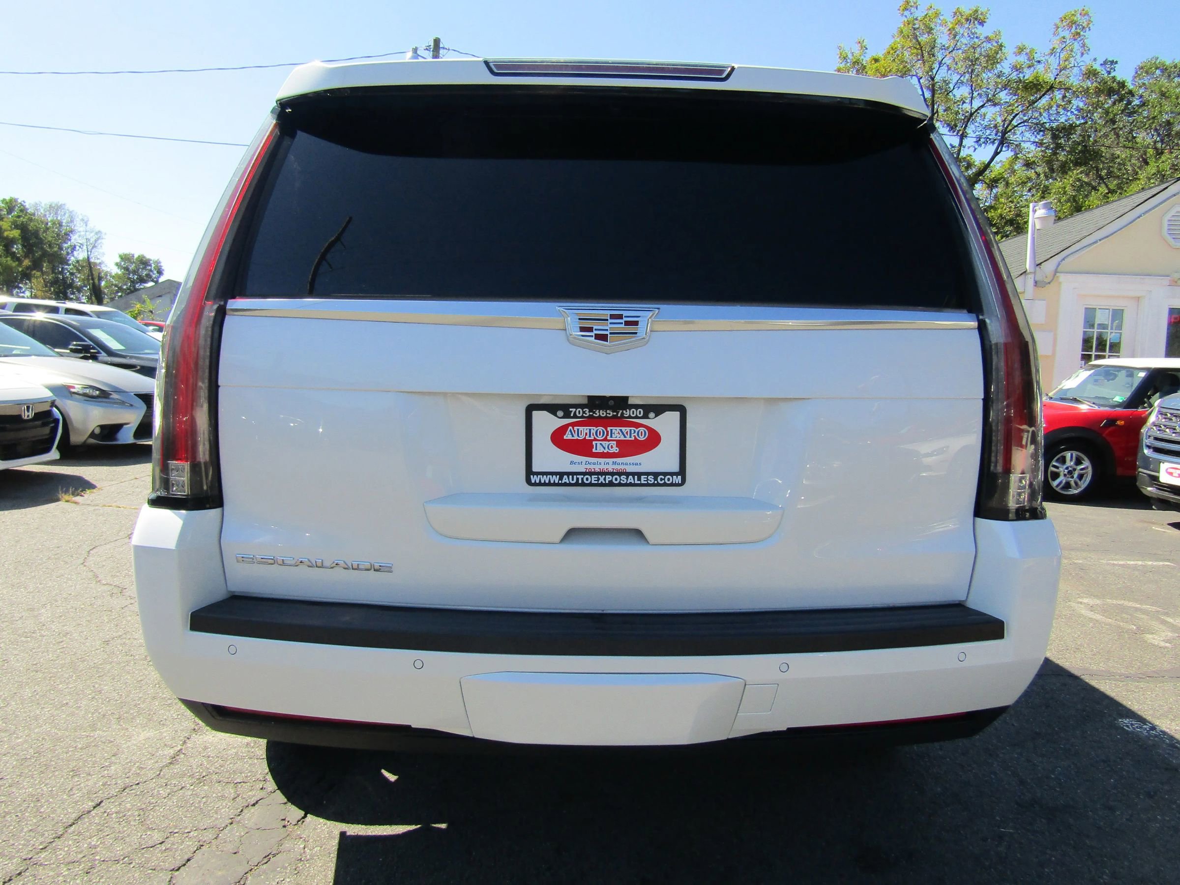 Used 2017 Cadillac Escalade Premium Luxury image 6