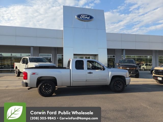 Used 2011 Chevrolet Silverado 1500 LT w/ All-Star Edition AWD/4WD image 5