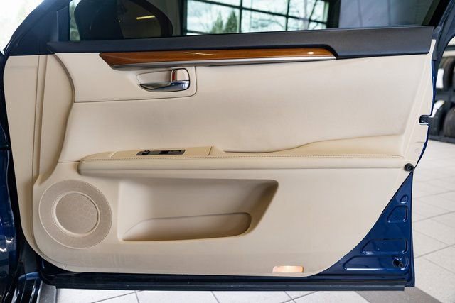 Used 2013 Lexus ES 300h w/ Premium Pkg image 26