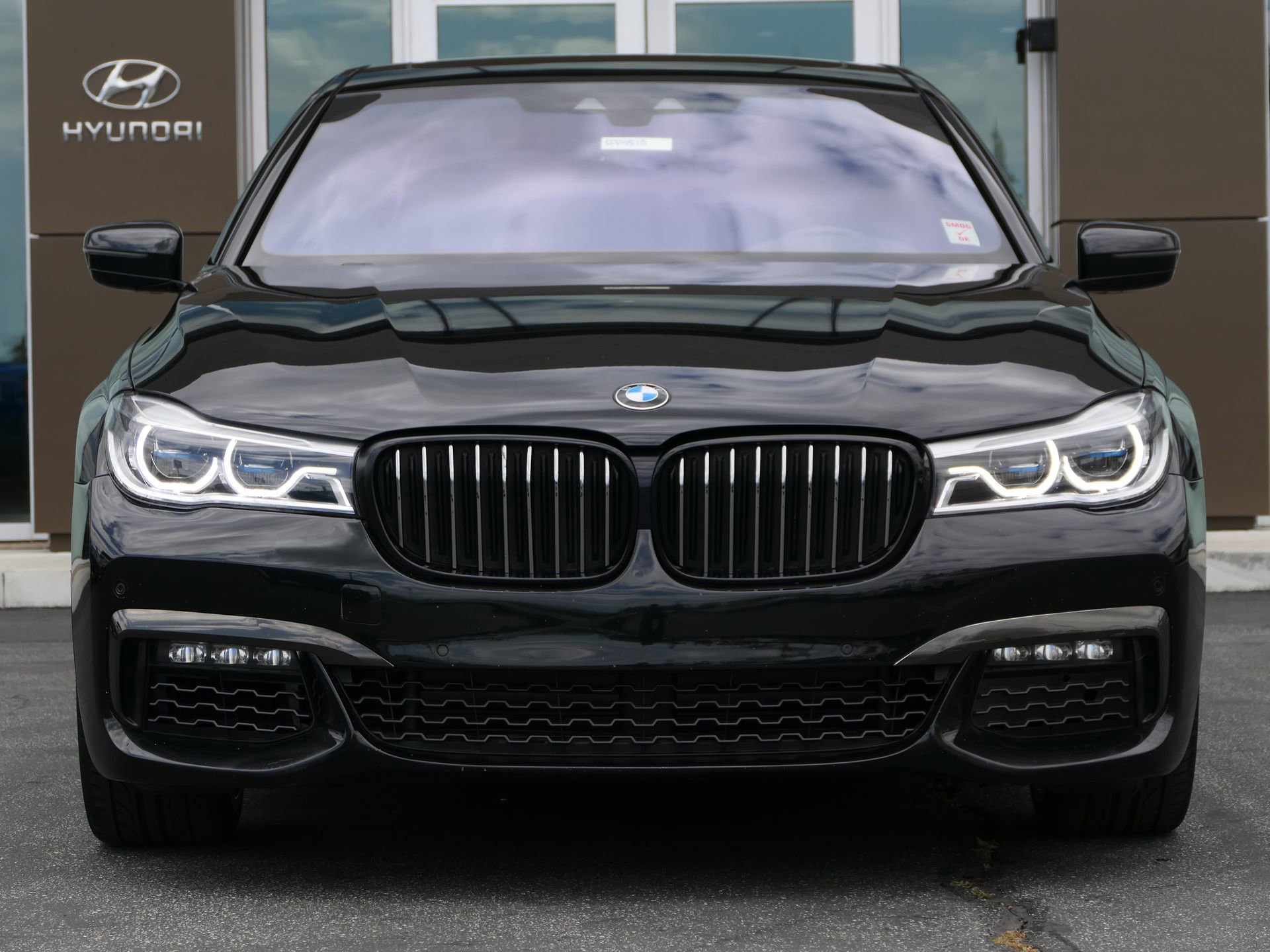 Used 2019 BMW 740i w/ M Sport Package RWD image 8