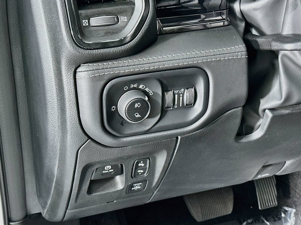 Used 2025 RAM 1500 Limited w/ Body Color Bumper Group AWD/4WD image 11