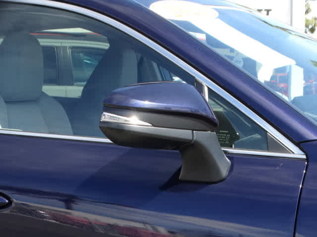 Certified 2023 Toyota Venza LE AWD/4WD image 7