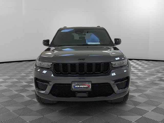 Used 2025 Jeep Grand Cherokee Altitude AWD/4WD image 8