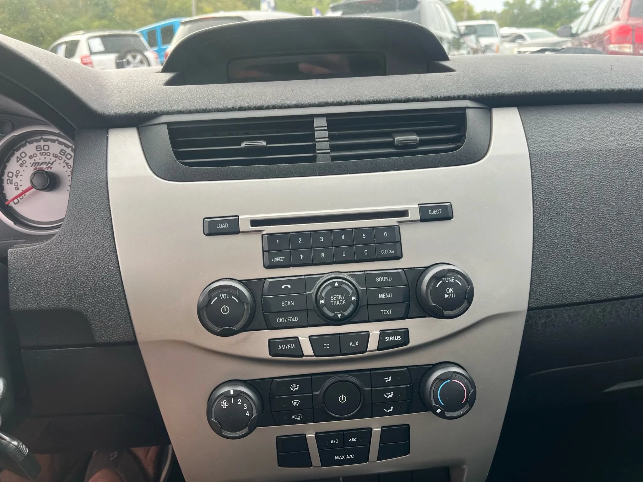 Used 2009 Ford Focus SE FWD image 12