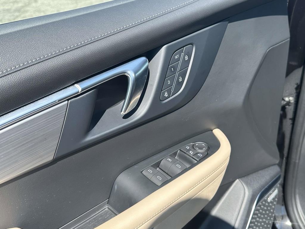 Certified 2025 Buick Enclave Preferred w/ Power Package image 17