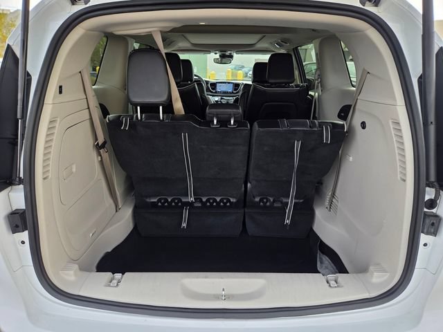 Used 2023 Chrysler Pacifica Limited FWD image 15