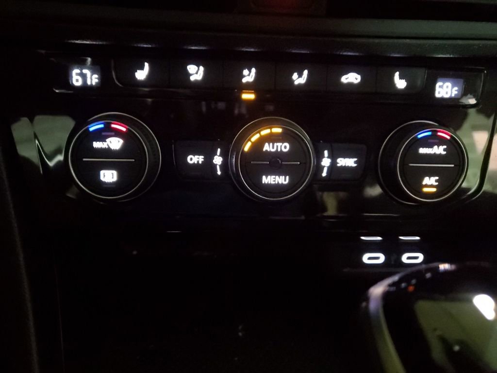 Certified 2023 Volkswagen Jetta SE w/ Panoramic Sunroof Package FWD image 14