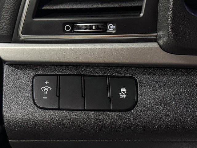 Used 2018 Hyundai Elantra SE w/ Cargo Package image 25