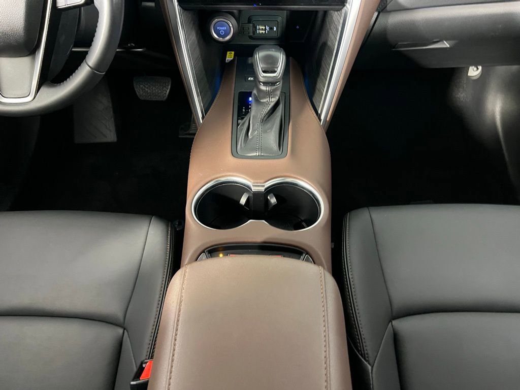 Used 2022 Toyota Venza XLE image 17