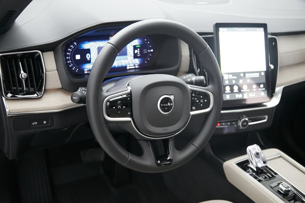 New 2026 Volvo XC90 T8 Plus w/ Protection Package Premier AWD/4WD image 12