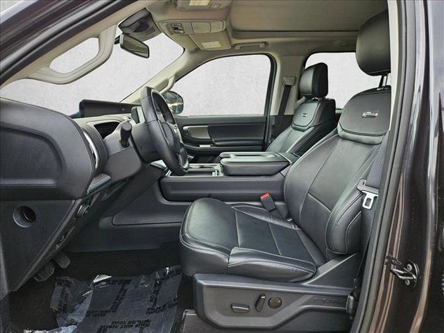 Used 2025 Ford Expedition Platinum AWD/4WD image 14