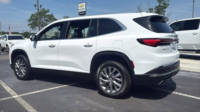Used 2025 Buick Enclave Preferred FWD image 5