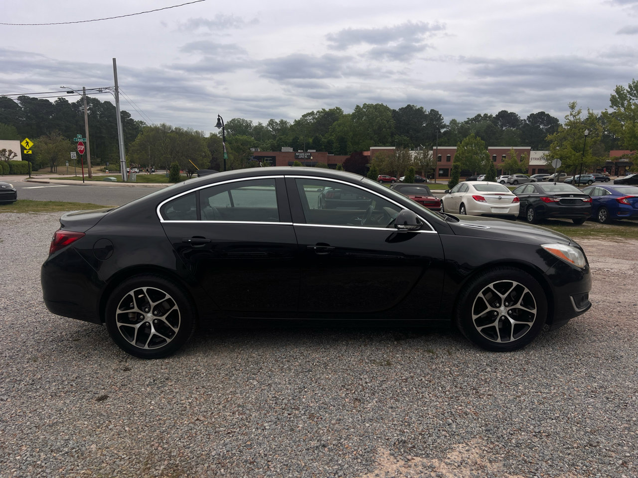Used 2017 Buick Regal Premium w/ Driver Confidence Package #1 image 4