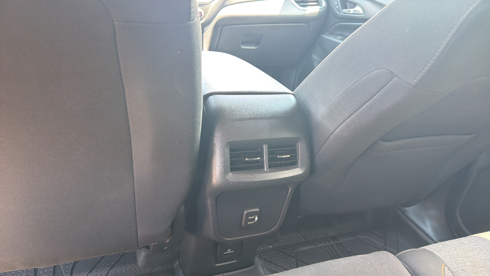 Used 2023 Chevrolet Equinox LT AWD/4WD image 22