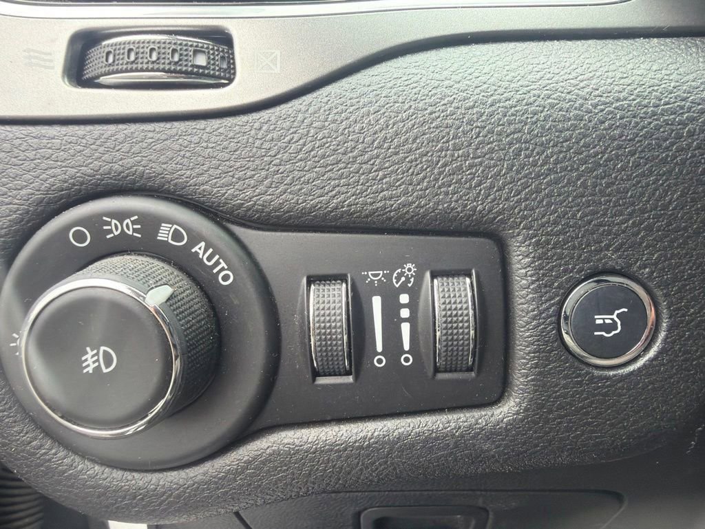 Used 2019 Jeep Cherokee Limited AWD/4WD image 9