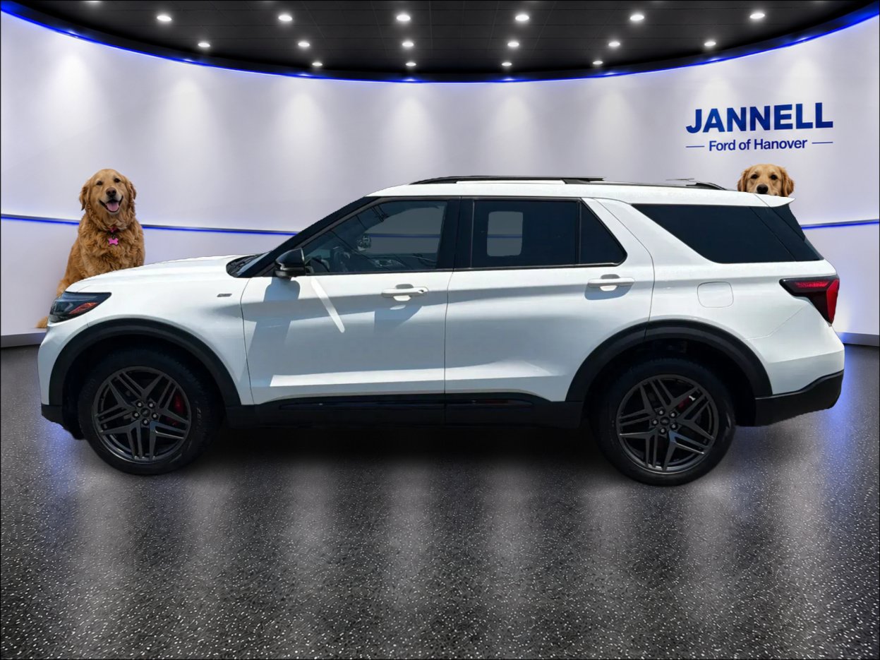 Used 2025 Ford Explorer ST-Line w/ ST-Line Street Pack AWD/4WD image 9