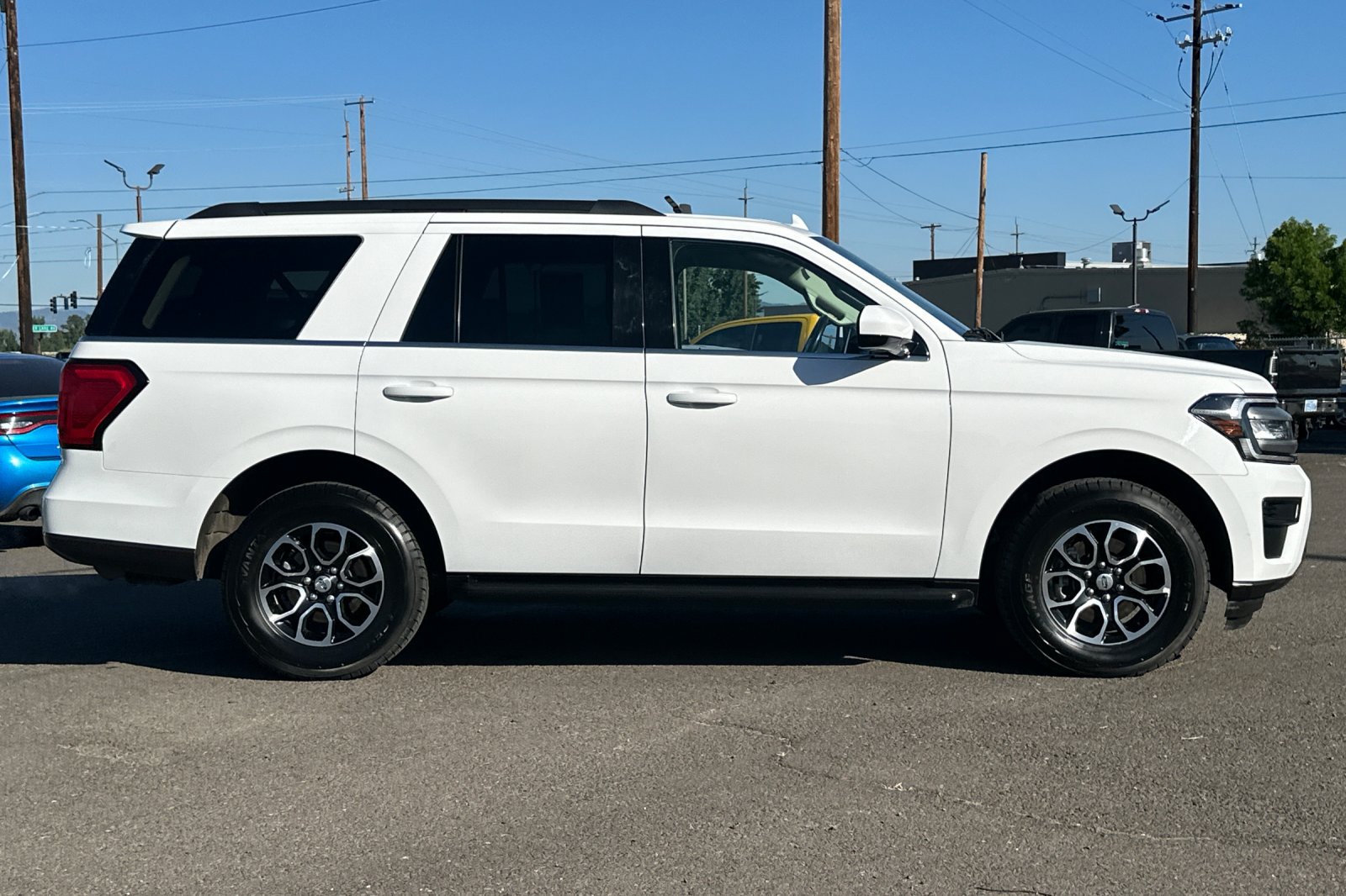 Used 2024 Ford Expedition XLT AWD/4WD image 3