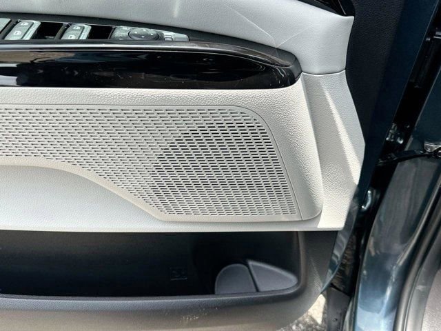 Used 2024 Kia Carnival EX image 17