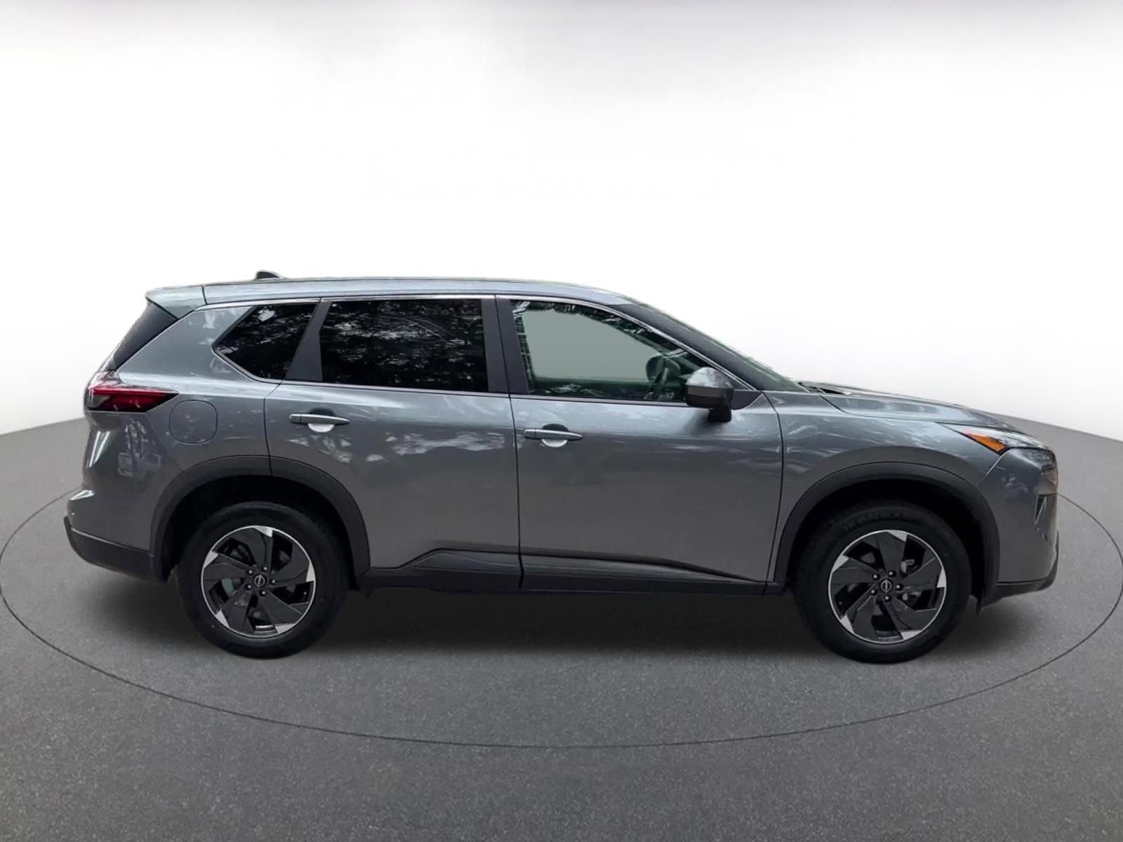Used 2025 Nissan Rogue SV AWD/4WD image 16