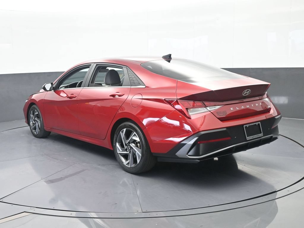 Used 2024 Hyundai Elantra Limited FWD image 4