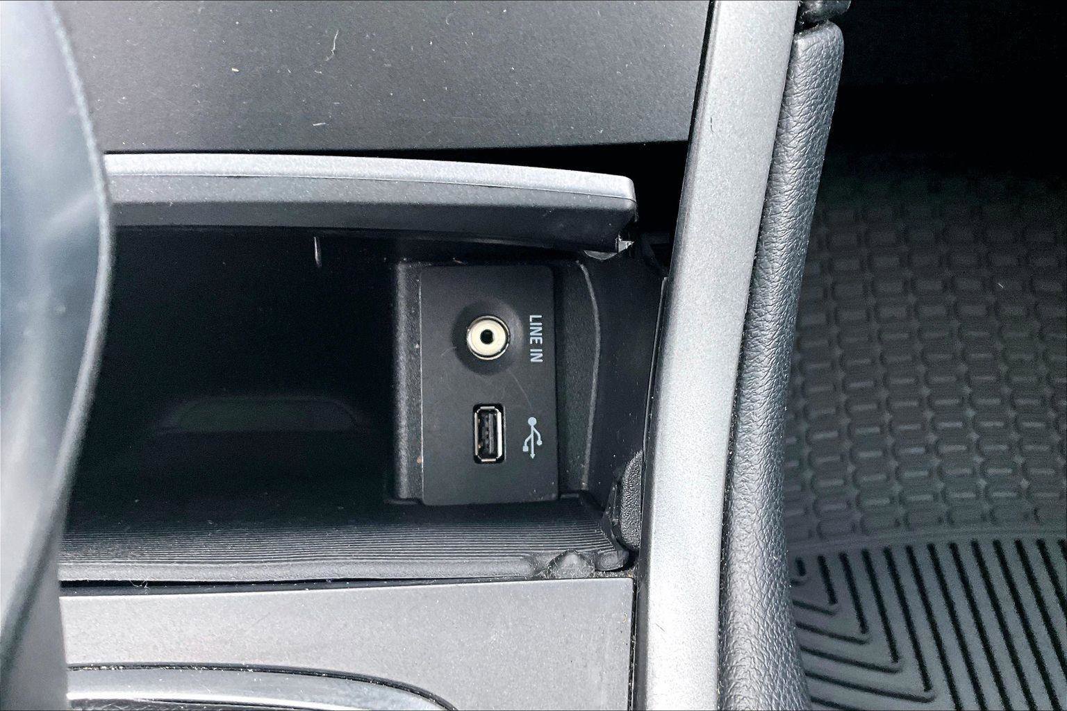 Used 2015 Ford Edge SE image 30