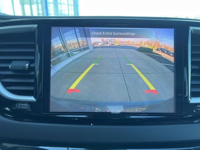 Used 2022 Chrysler Pacifica Touring-L image 33