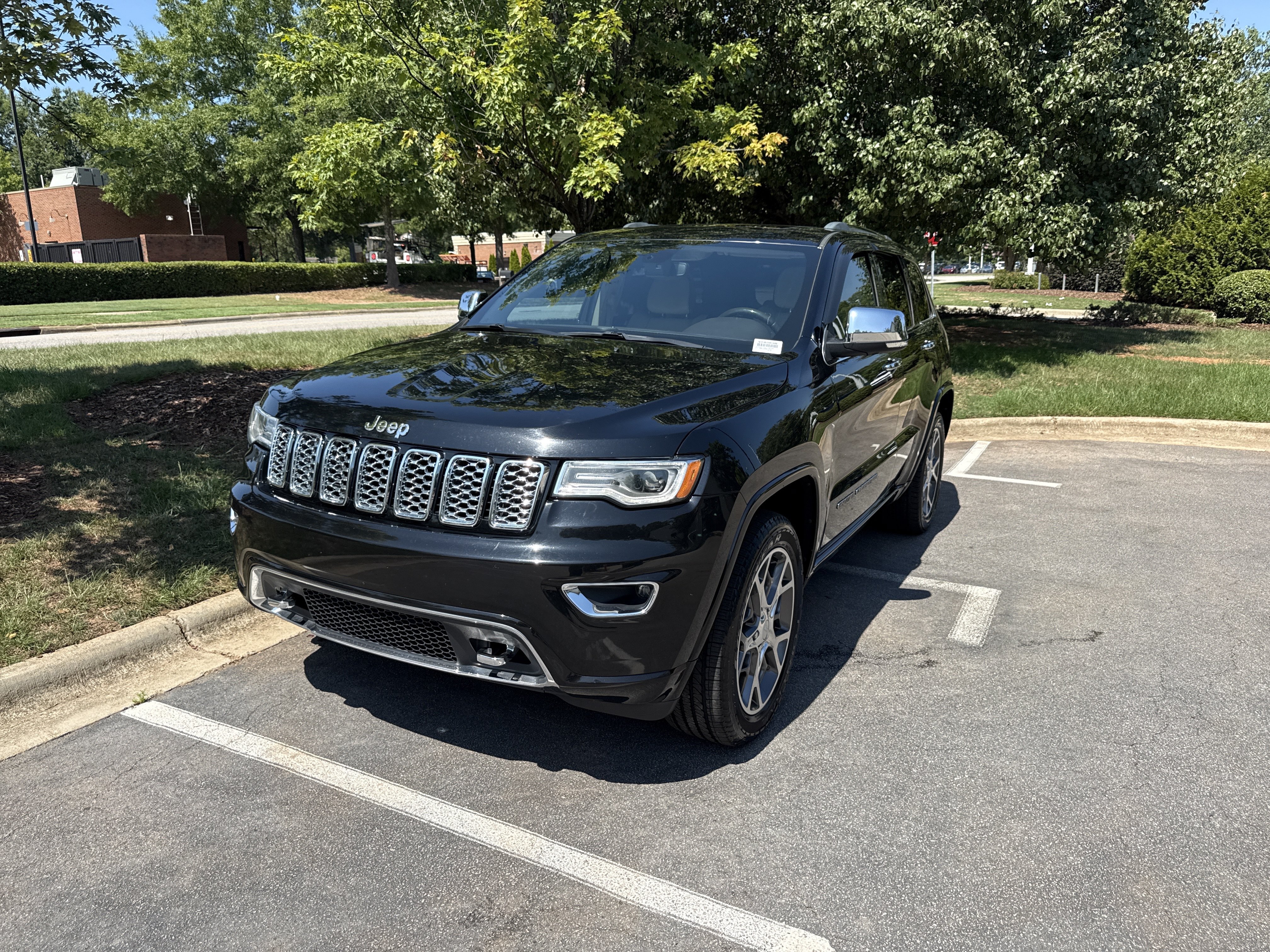 Used 2020 Jeep Grand Cherokee Overland AWD/4WD image 5