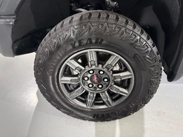 Used 2024 GMC Sierra 1500 AT4X AWD/4WD image 5