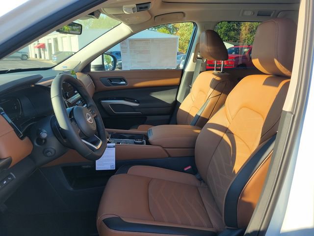 New 2025 Nissan Pathfinder Platinum w/ Black Appearance Package image 15