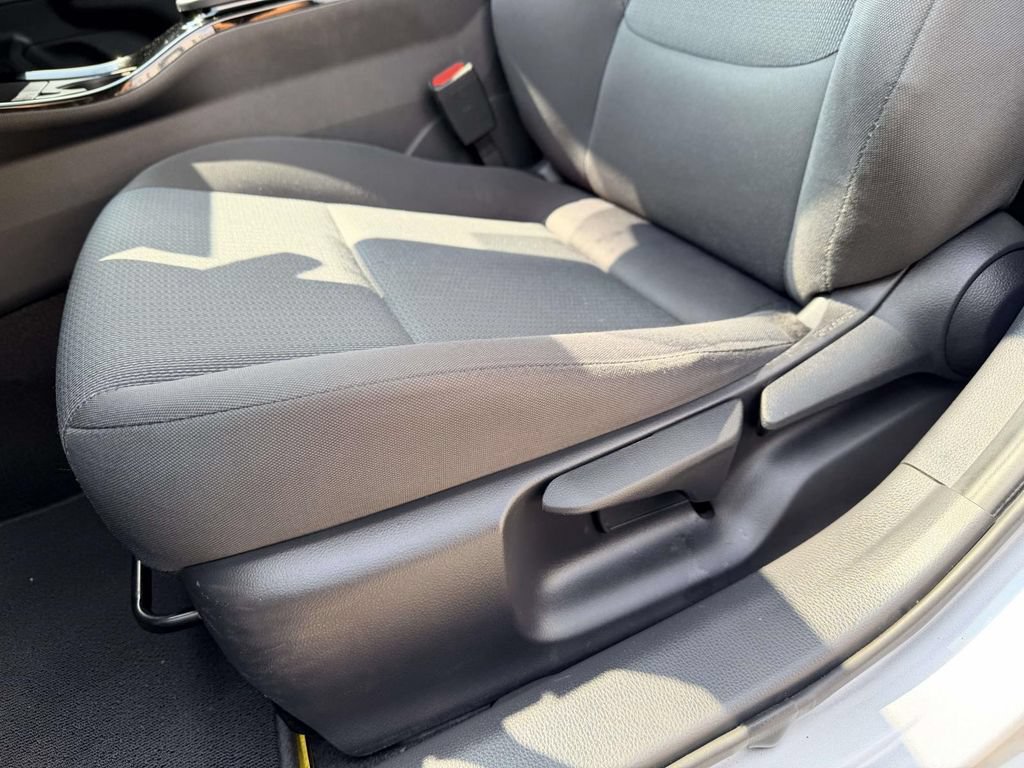 Used 2024 Toyota Prius LE FWD image 19