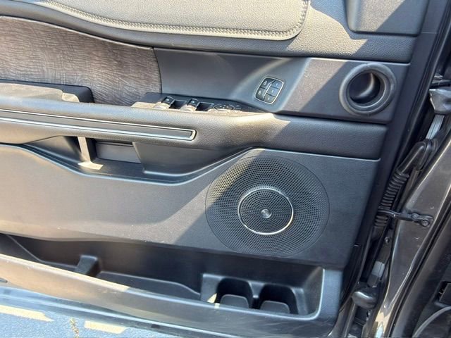 Used 2018 Ford Expedition Limited w/ Equipment Group 301A AWD/4WD image 8