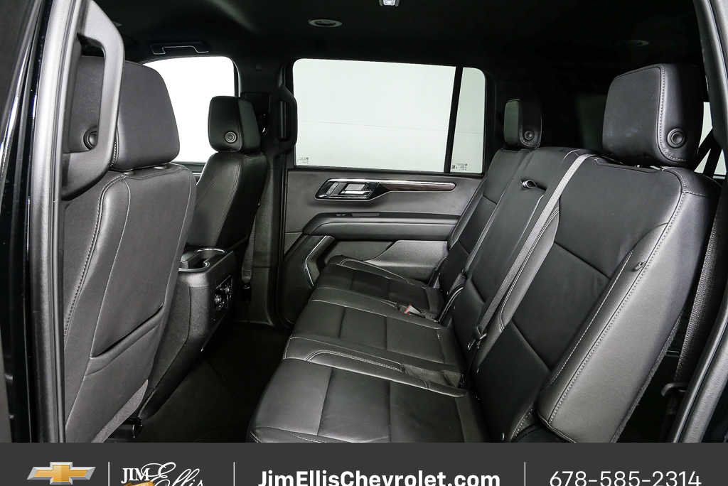 Used 2025 Chevrolet Suburban LT AWD/4WD image 17