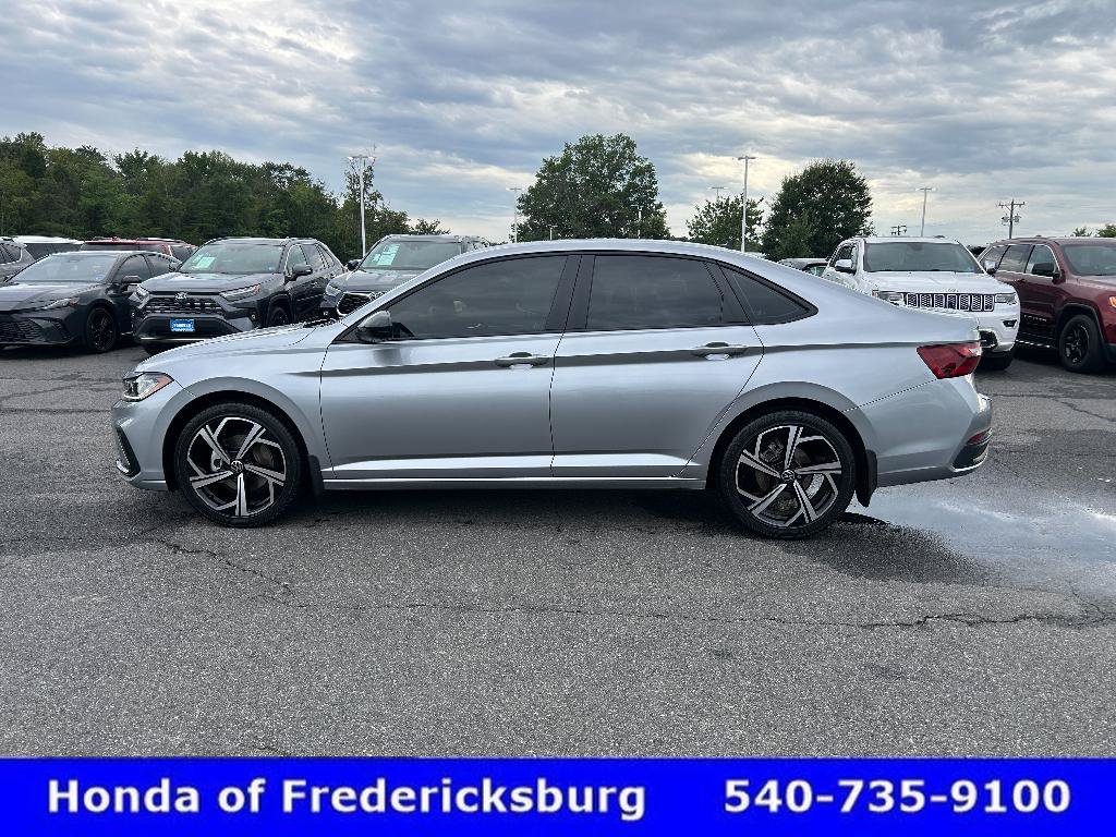 Used 2025 Volkswagen Jetta Sport FWD image 2