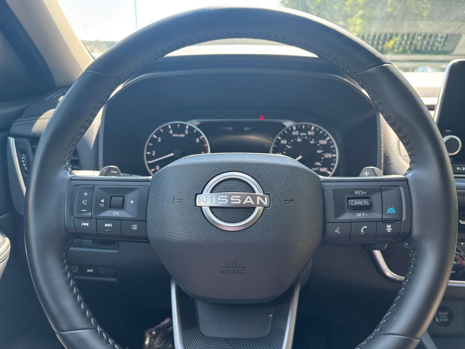 Used 2025 Nissan Rogue SV FWD image 30