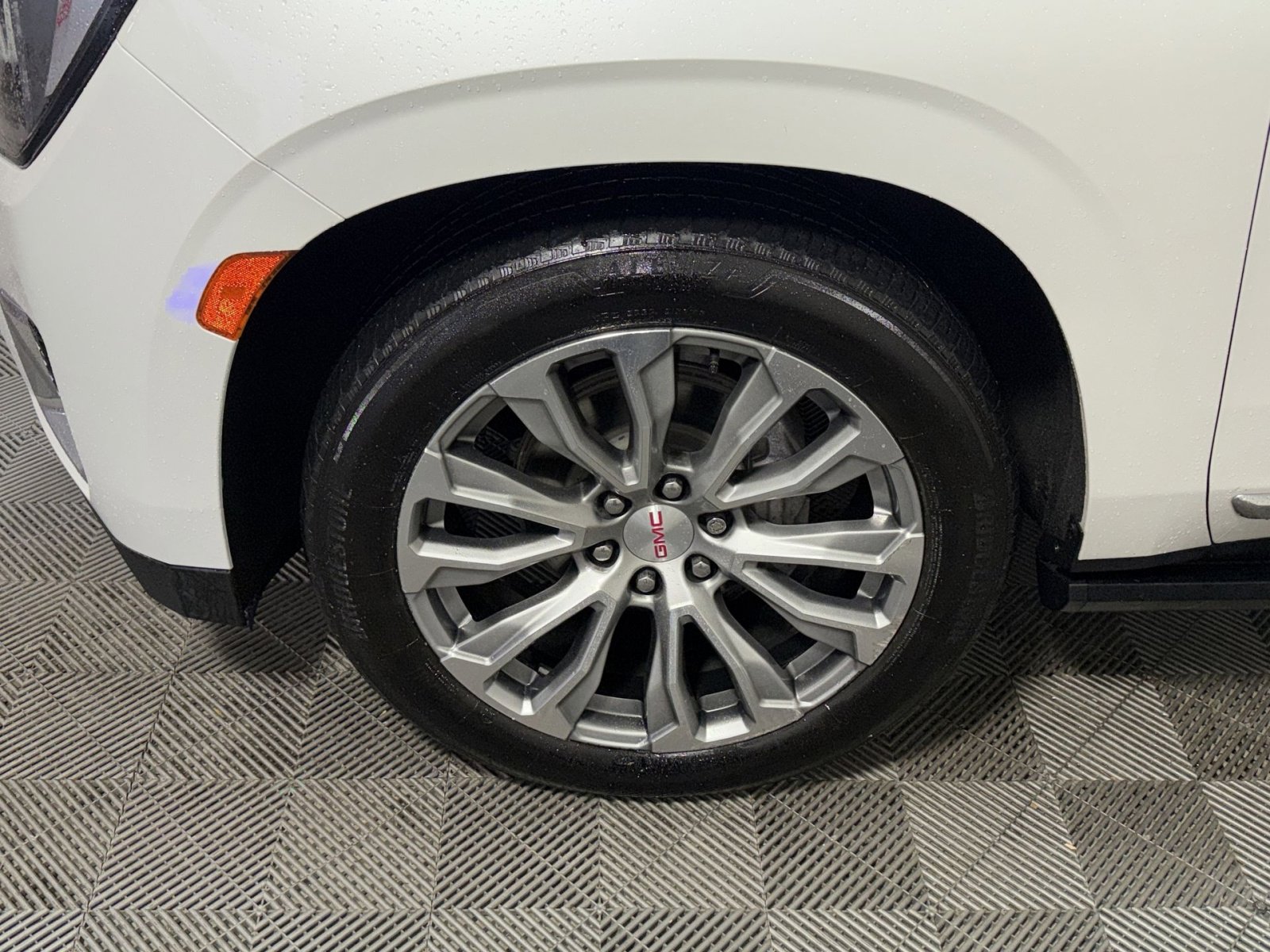 Used 2022 GMC Yukon Denali w/ Denali Premium Package image 12