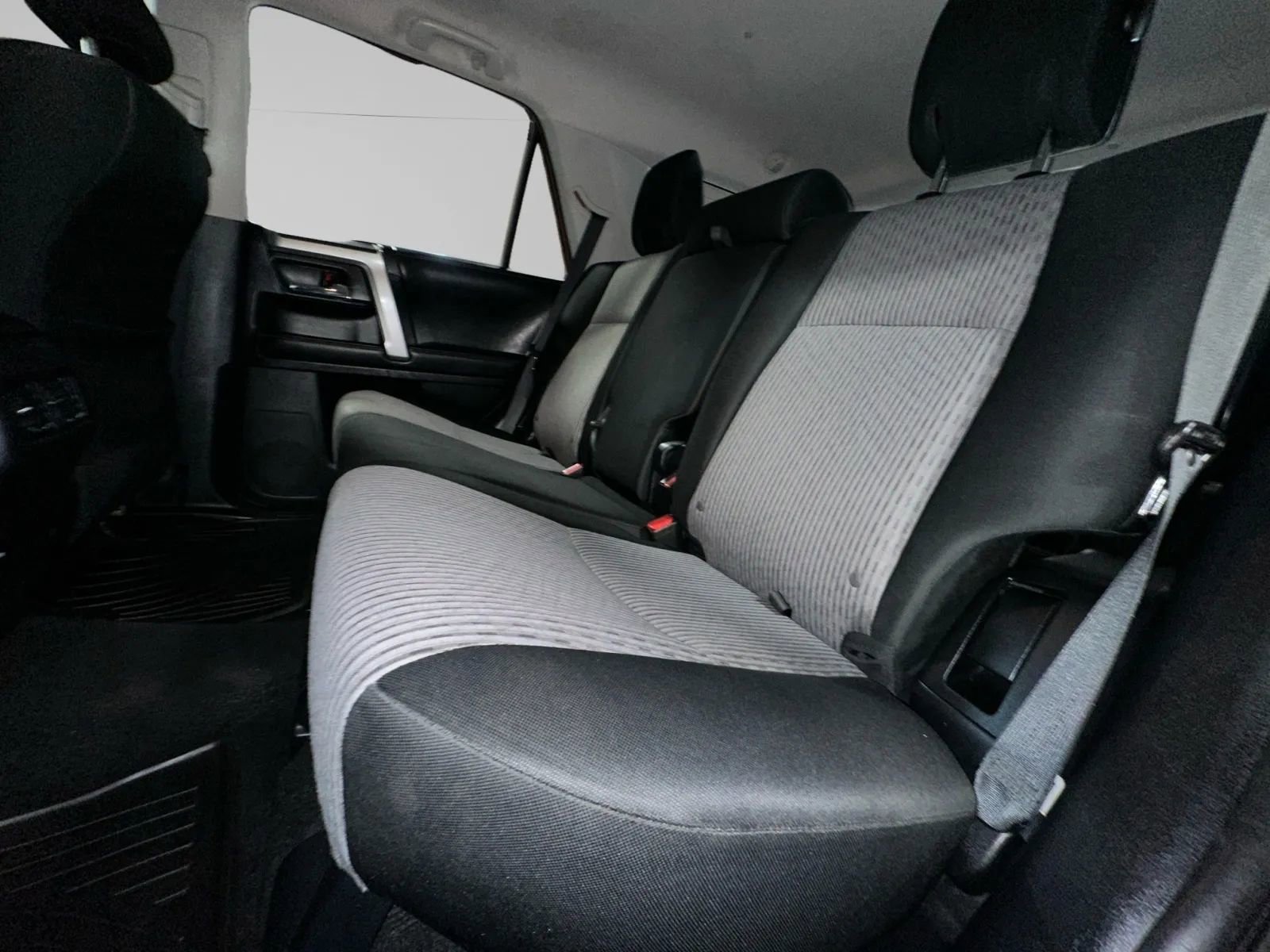Used 2016 Toyota 4Runner SR5 AWD/4WD image 19