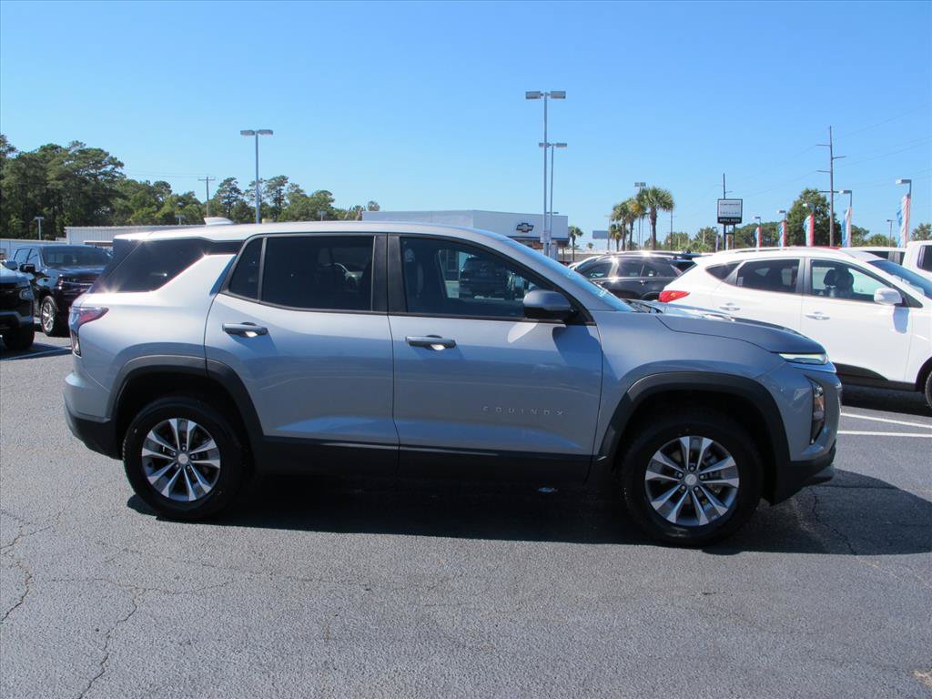 Used 2026 Chevrolet Equinox LT w/ Convenience Package II FWD image 2