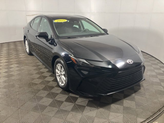 Used 2025 Toyota Camry LE image 2