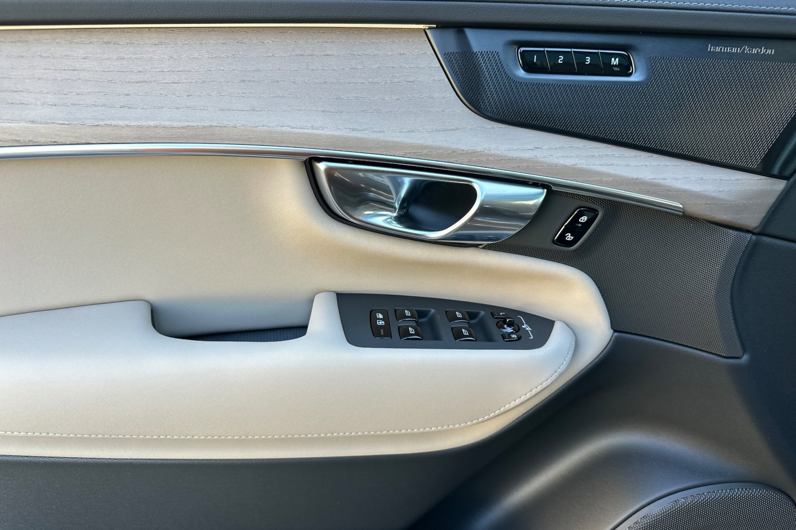 New 2026 Volvo XC90 B5 Plus image 9