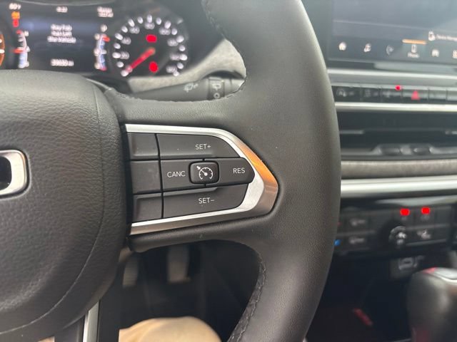 Used 2025 Jeep Compass Latitude AWD/4WD image 30