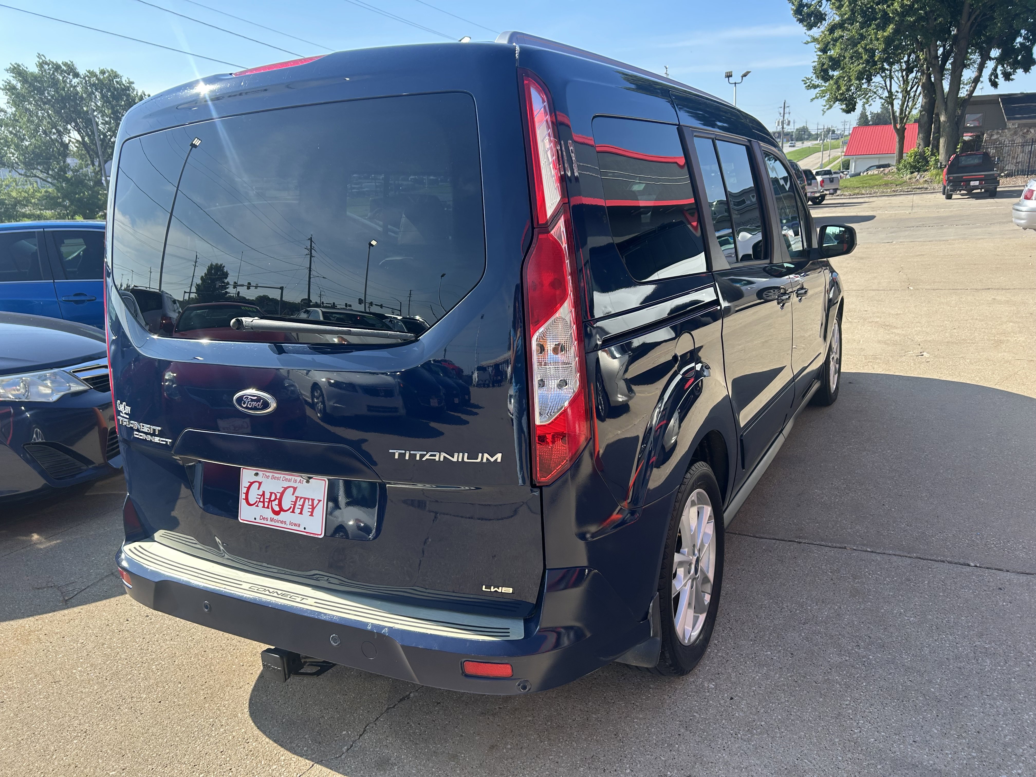 Used 2016 Ford Transit Connect Titanium image 4