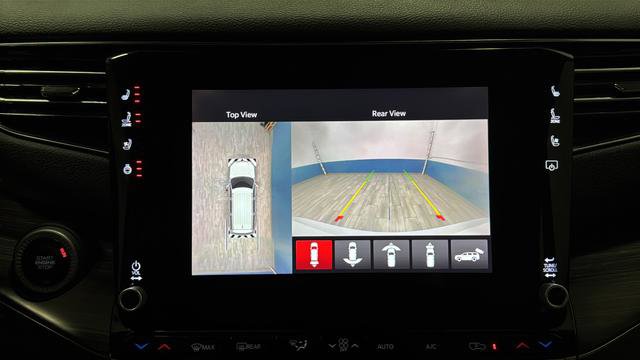 Used 2023 Jeep Wagoneer L Series III w/ Premium Group I image 14