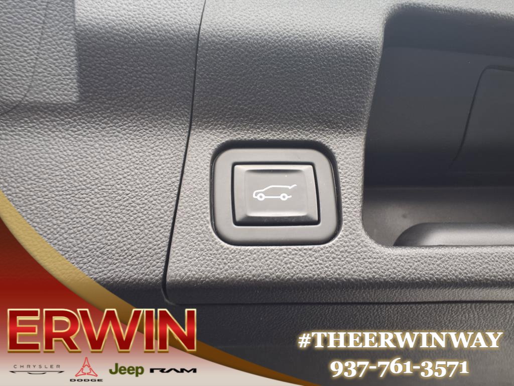 Used 2022 GMC Acadia SLT w/ Technology Package image 12