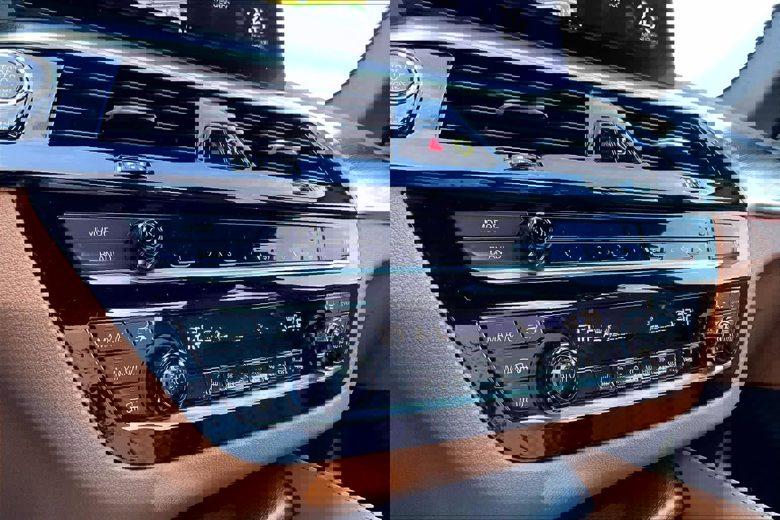 Used 2023 BMW M550i xDrive M550i xDrive w/ Executive Package image 33