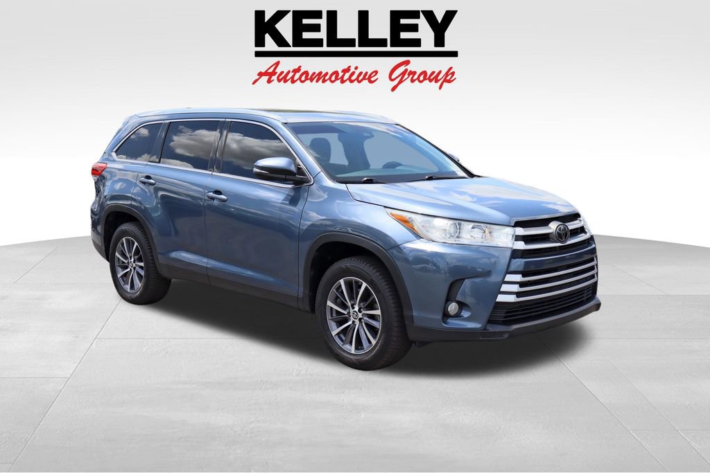 Used 2019 Toyota Highlander XLE FWD image 1