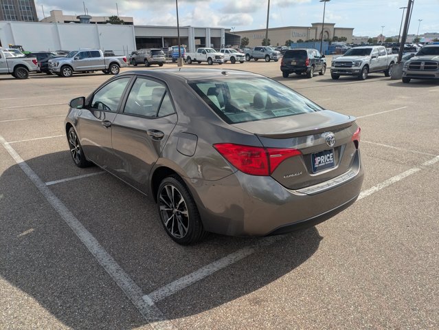 Used 2017 Toyota Corolla SE w/ SE Premium Package FWD image 7