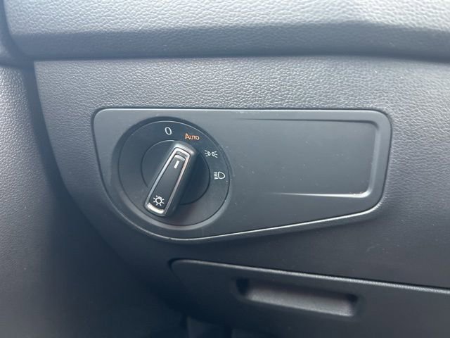 Used 2019 Volkswagen Tiguan SE w/ Panoramic Sunroof Package FWD image 18