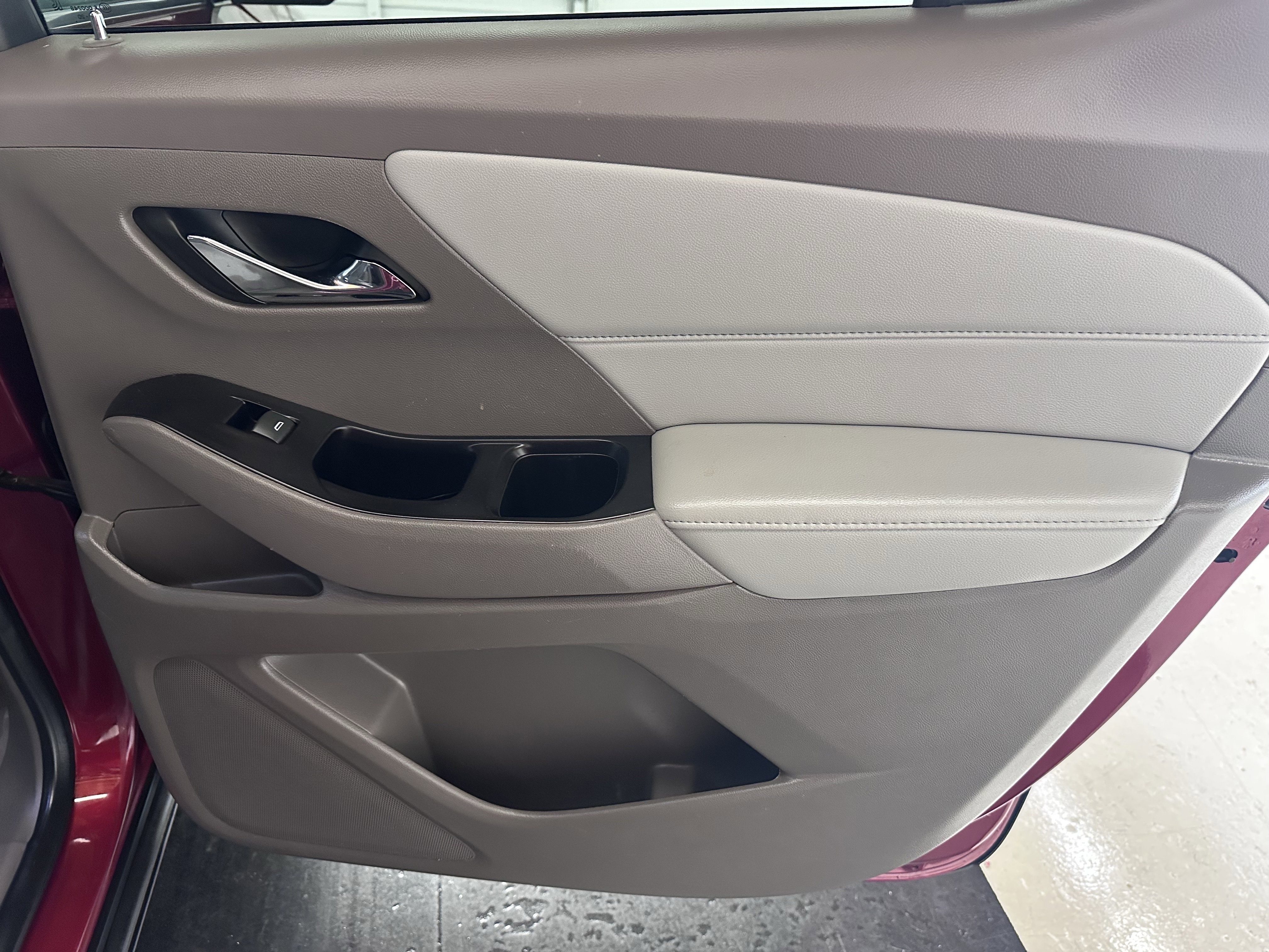 Used 2020 Chevrolet Traverse LT w/ LT Premium Package FWD image 37